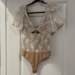 Lulu's Floral Lace Puff Sleeve Bodysuit - White and Tan